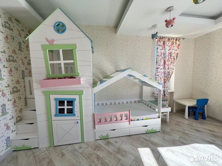 Комплект мебели в детскую