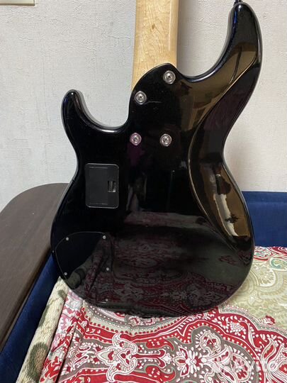 Бас гитара Yamaha 5 струн