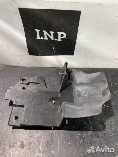 Дефлектор радиатора левый Mazda 5 Cr 2007-2010