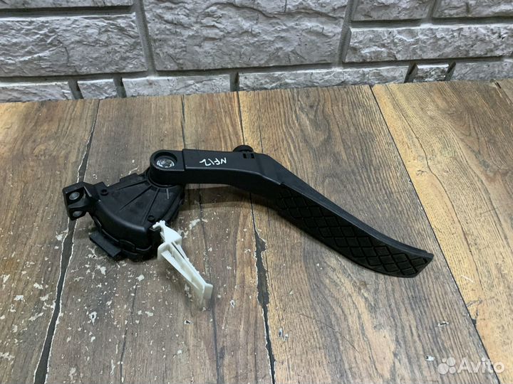 VW Touareg NF Педаль газа