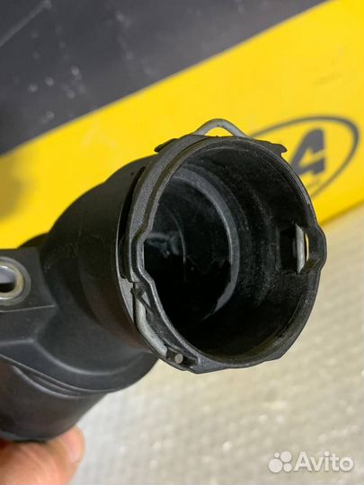 Патрубок системы охлаждения A2712001256 mercede