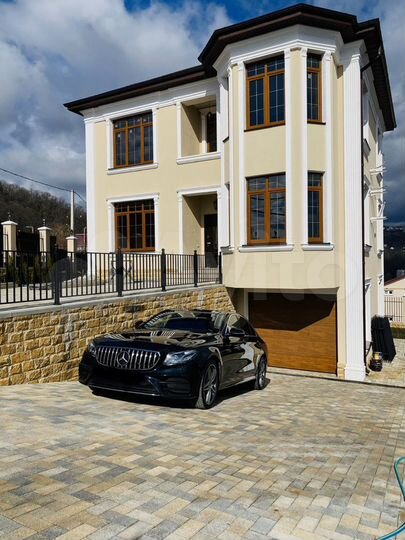 Дом 233 м² на участке 5,5 сот.