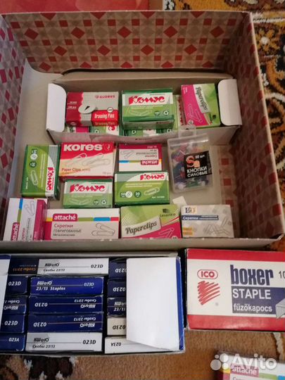 Зажимы для бумаг, скобы для степлера и другое