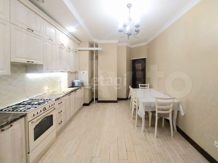 2-к. квартира, 66,2 м², 4/10 эт.