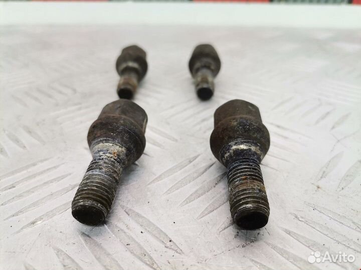 Болт Nissan Micra 2 (K11) 2003