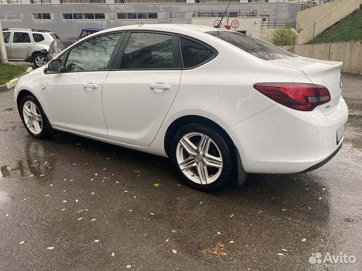 Opel Astra 1.6 МТ, 2013, 172 000 км