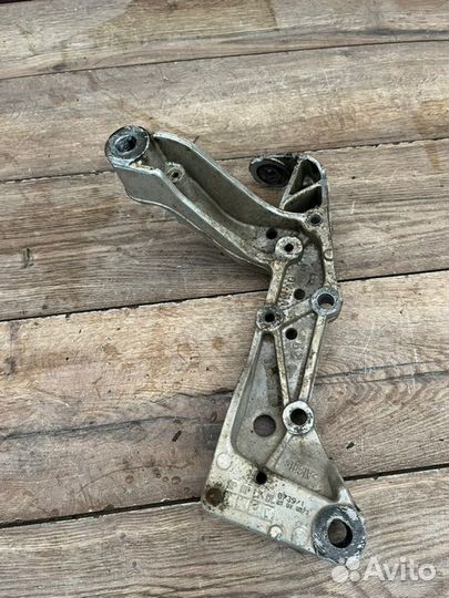 Крепление рычага подвески переднее левое Audi 3 8P