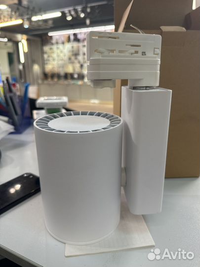 Трековый светодиодный светильник трехфазный