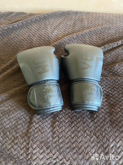 Боксерские перчатки 10 oz venum