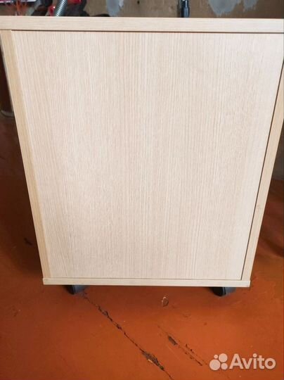 Тумбочка