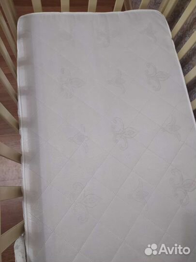 Детская кроватка с универсальным маятником