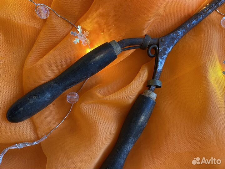 Старинные щипчики для завивки волос