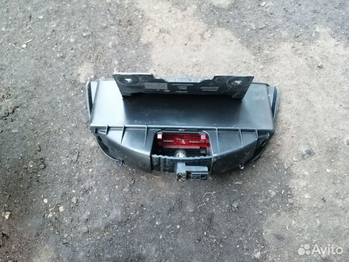 Стоп сигнал дополнительный Renault Logan 2