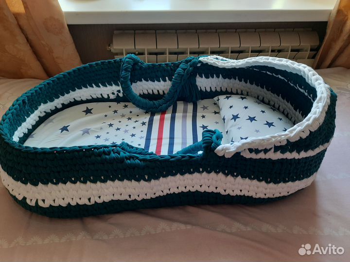 Вязанная люлька для новорожденного