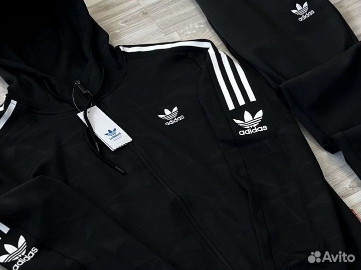 Спортивный костюм adidas