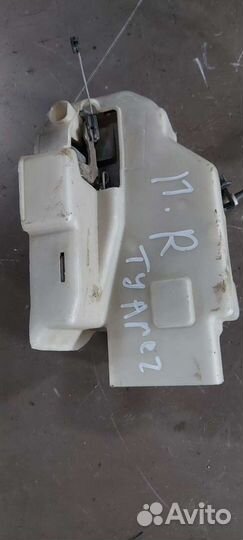 Замок двери передний правый на Volkswagen Touareg