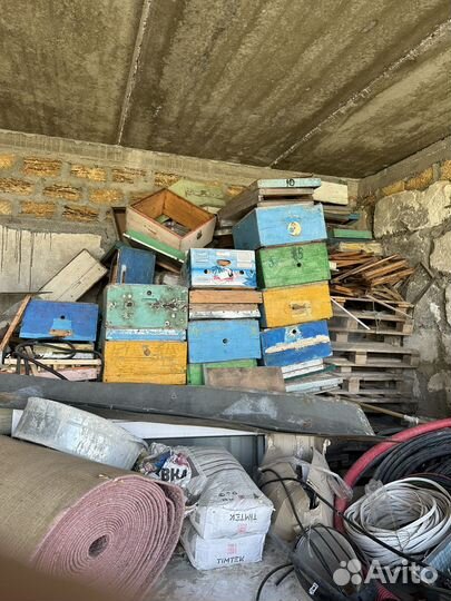 Старые поддоны и улья