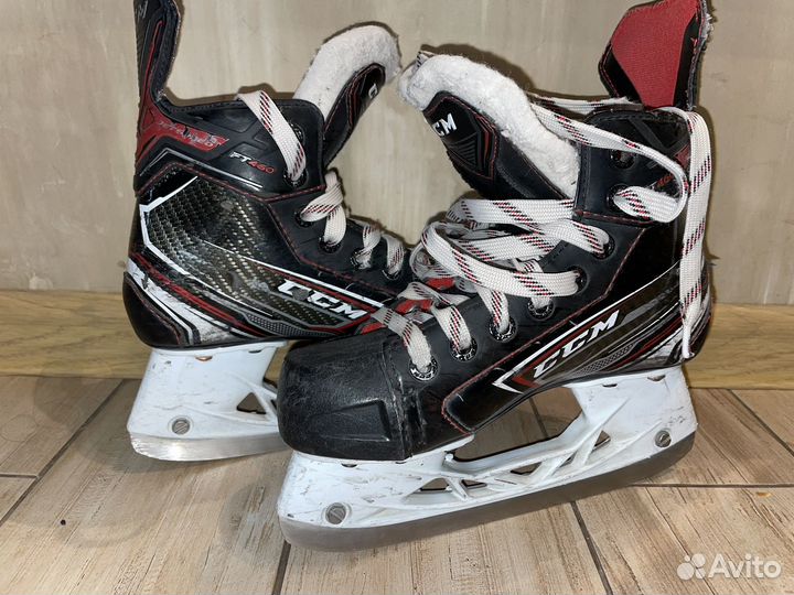 Коньки хоккейные CCM Ft460