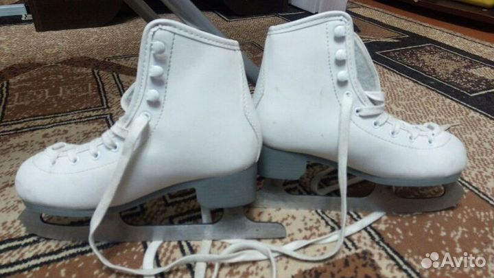 Коньки фигурные, утепленные - размер 33