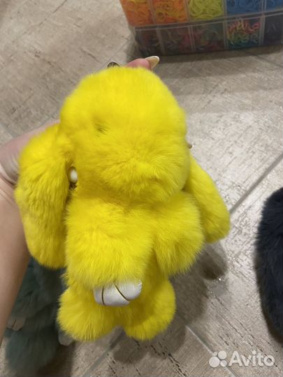 Пушистые зайчики игрушка (брелок)