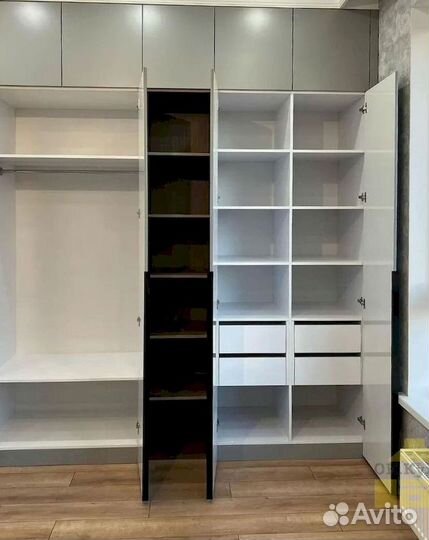 Шкаф с зеркалом