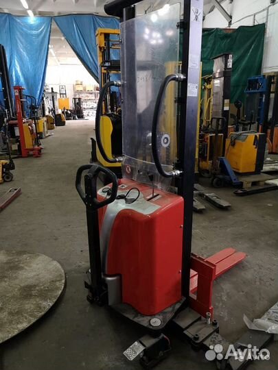 Штабелер с широкими опорами