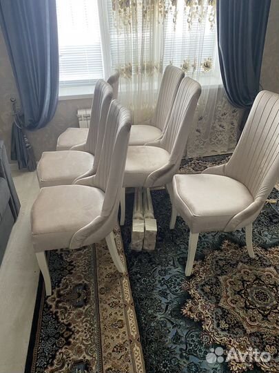 Стол и стулья