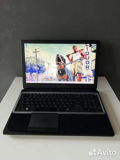 Мощный ноутубк Packard Bell