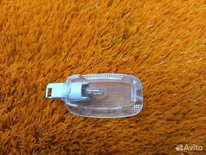 Плафон освещения передний правый Mercedes-Benz