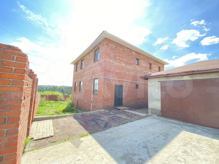 Коттедж 203,3 м² на участке 15,8 сот.