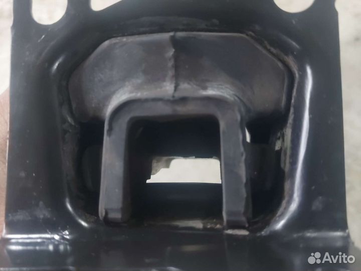 Опора двигателя левая renault sandero stepway 2