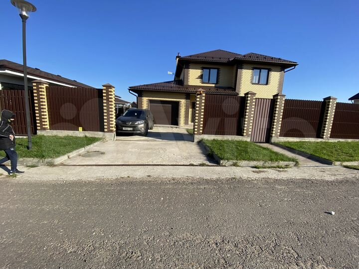 Дом 220 м² на участке 10,8 сот.