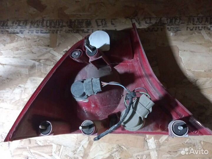 Фонарь задний правый Ford Focus 2001-2007