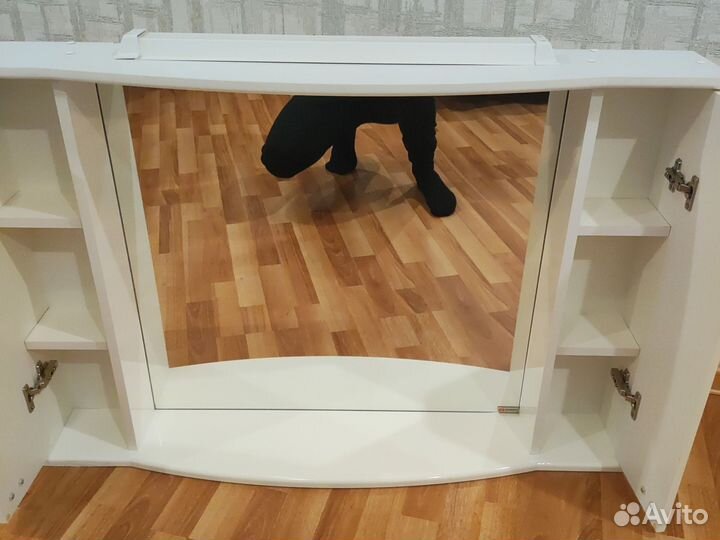 Полка для ванной с зеркалом