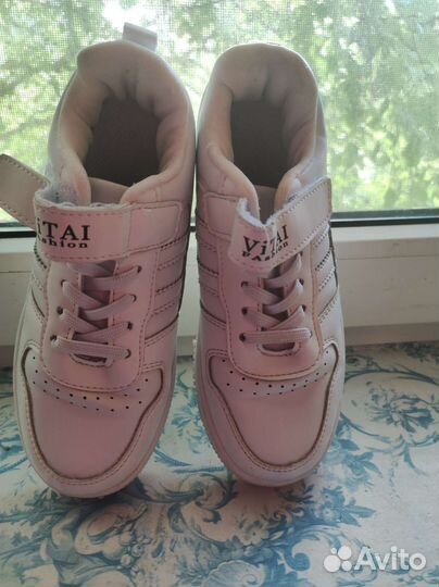 Кроссовки для девочки