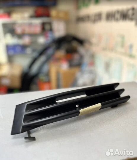 Заглушка в бампер левая mercedes C W202 93-00г