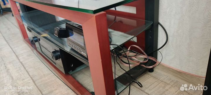 Стеклянная тумба под тв