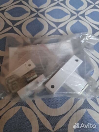 Блокиратор с замком для окон (детский замок)