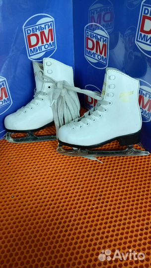 Т) Коньки фигурные Graf Davos gold 27 р - р