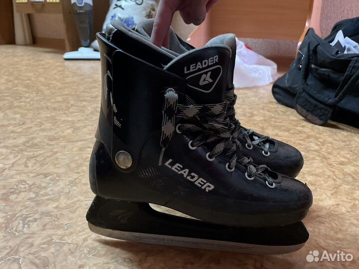 Коньки хоккейные
