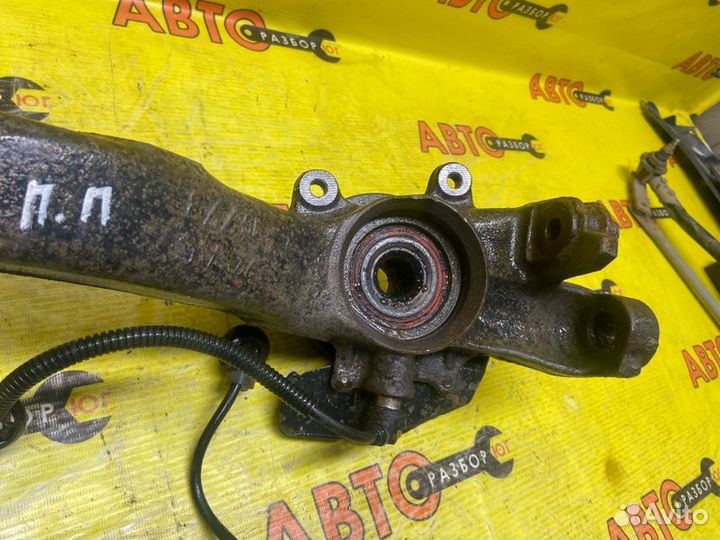 Поворотный кулак передний правый Volkswagen Passat