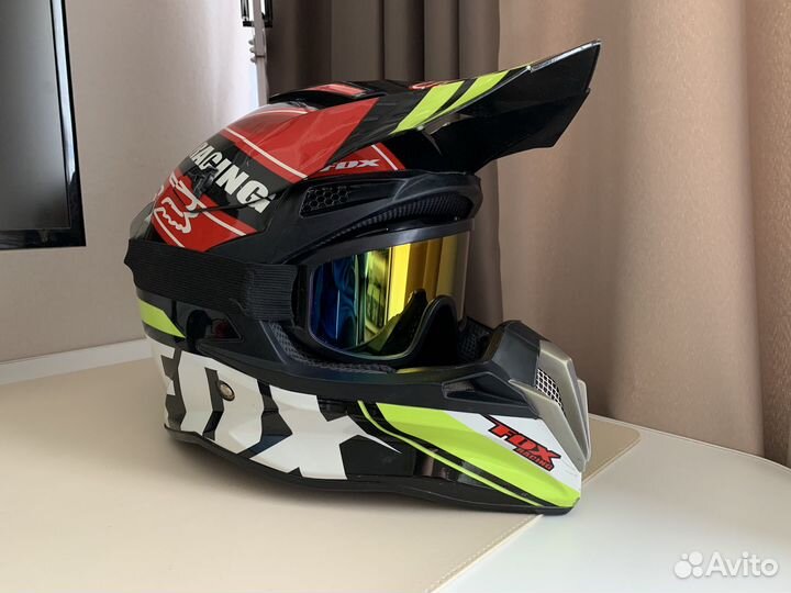 Мотошлем кроссовый и очки