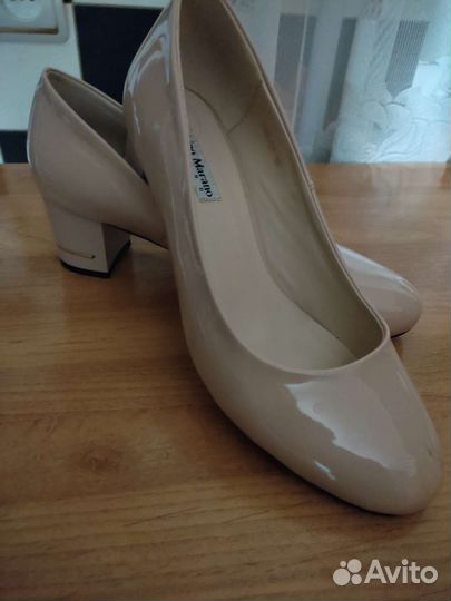Туфли женские 38 размер бежевые лак