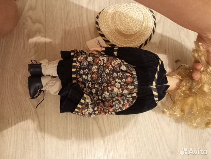 Кукла фарфоровая 1999