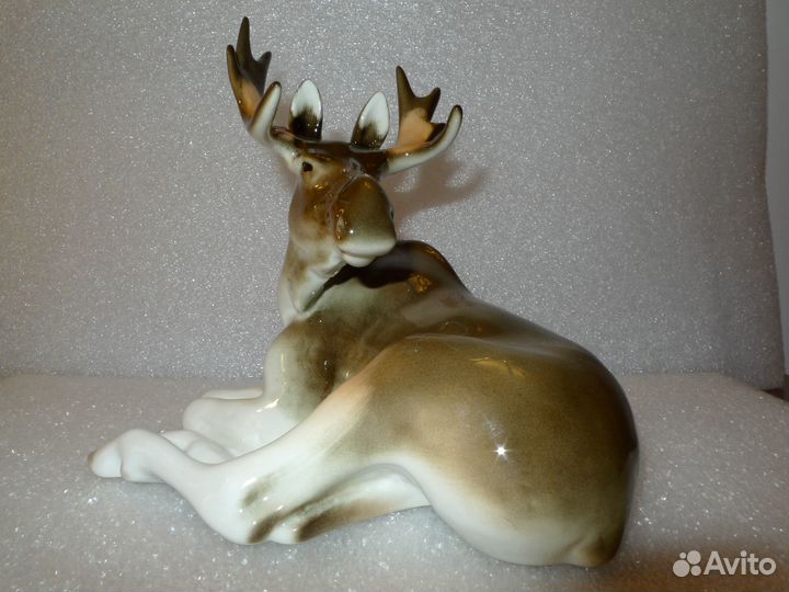 Фарфоровая фигурка