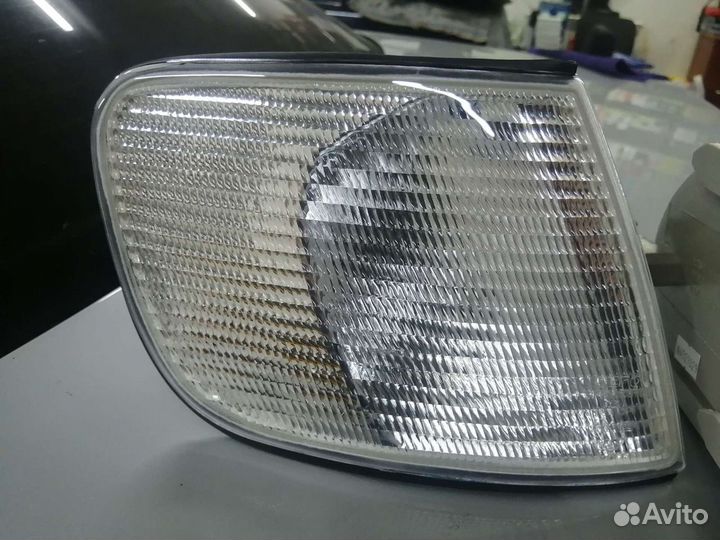 Поворотники передние Ауди 100 С4 / 100 45 Белые