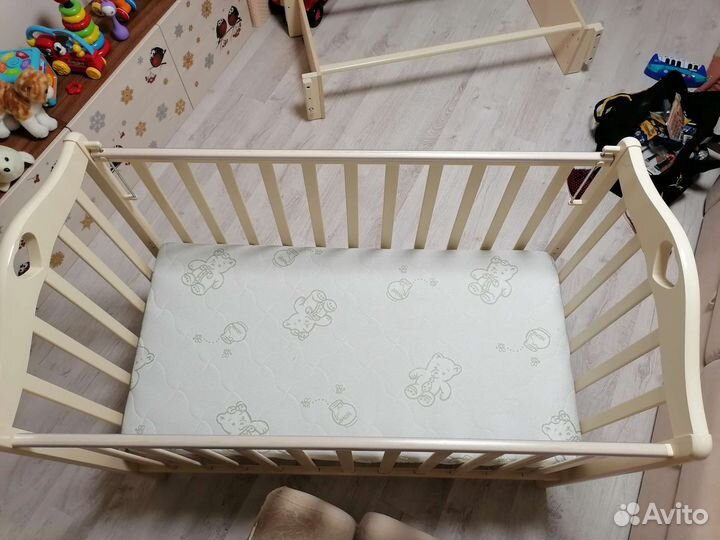 Детская кроватка с маятником+матрац