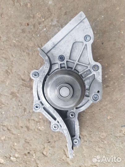 Двигатель в разборе Audi S8D2 4.2