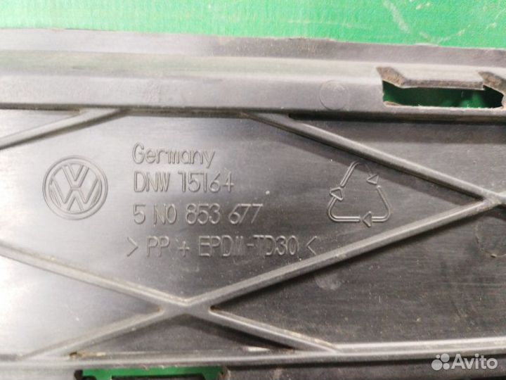 Решетка переднего бампера нижняя Volkswagen Tiguan