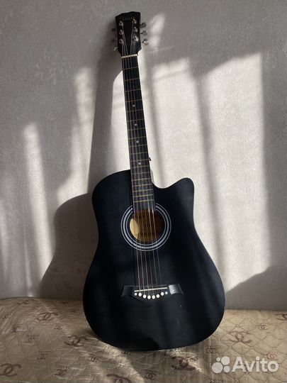 Акустическая гитара